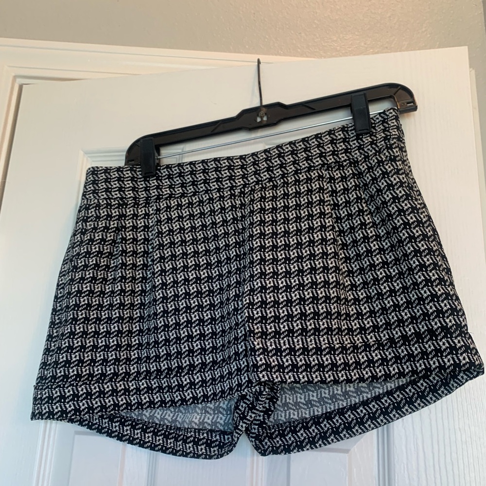 Express side zip shorts